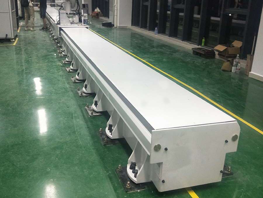 廣東東莞某廠25米全封閉式機(jī)器人地軌